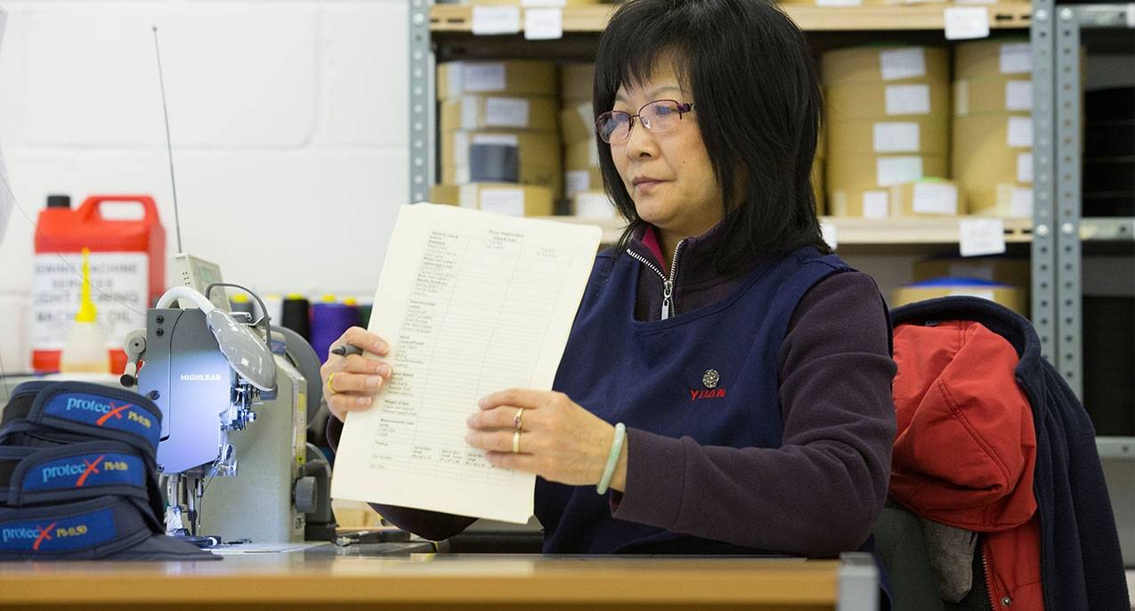 Kaliteli radyasyon koruma ürünleri|ProtecX, müşterilerine kendi bünyesinde üretilen radyasyondan korunma ürünlerini çeşitli stillerde sunmaktadır. Üretilen tüm ürünlerimiz için uzatılmış iki yıllık garanti sunmaktan gurur duyuyoruz.